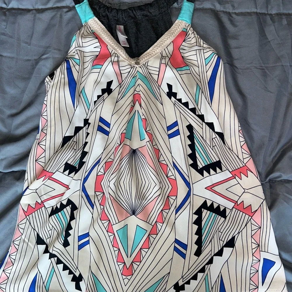 Geometric Patterned Tank Top - Picture 1 of 2